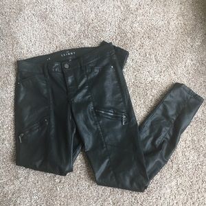 WHBM The Skinny Coated Jean in Black Size 4